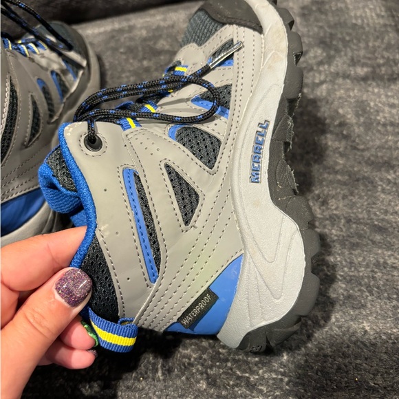 Boys Size 12 Merrell Boots - Picture 7 of 10